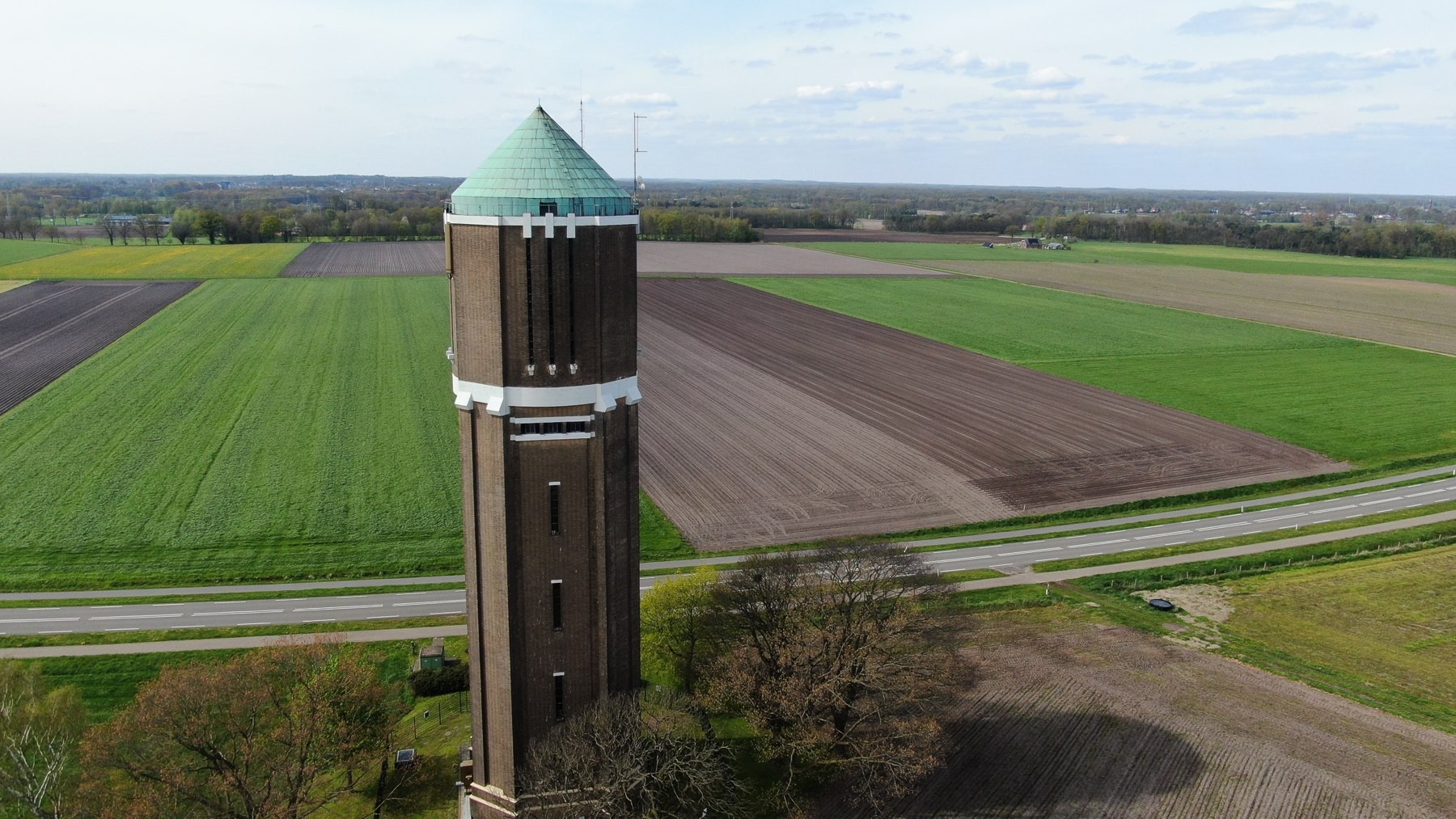 Watertoren in het landschap